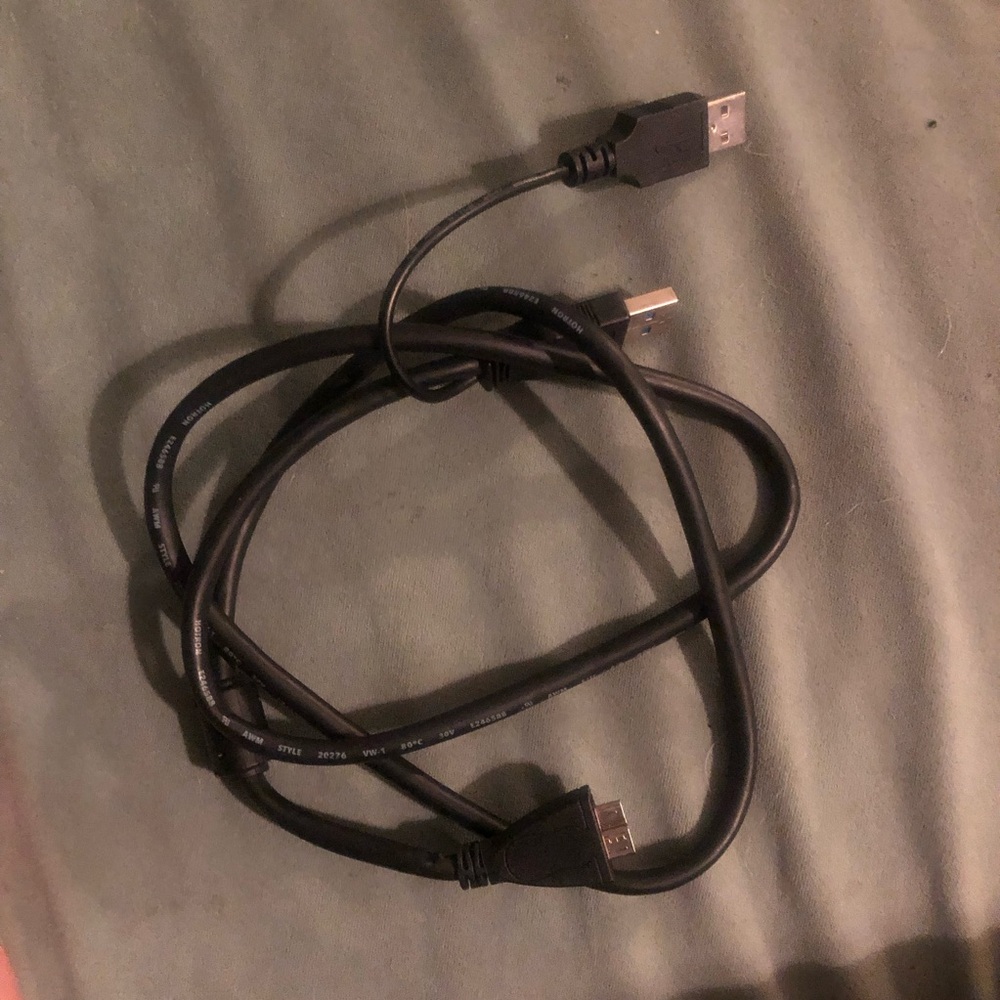 HP screen display with case and cable - Picture 6 of 8